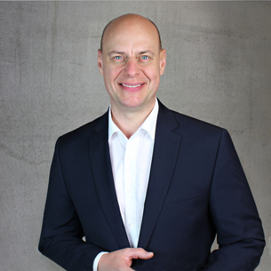 Dirk Adler jest dyrektorem ds. komunikacji i marketingu w proroll